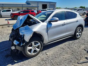 2018 Alfa Romeo ZASFAKAN4J7B78197