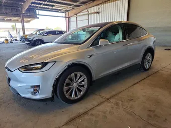 2018 Tesla Model X 5YJXCDE27JF126933