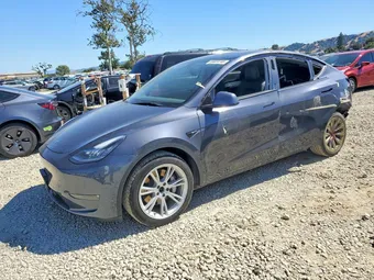 2021 Tesla Model Y 5YJYGDEE8MF203526