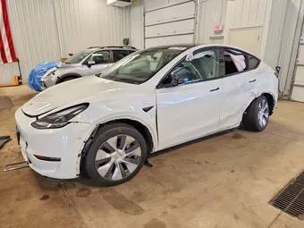 2024 Tesla Model Y 7SAYGDEE1RA256009