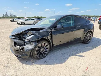 2025 Tesla Model Y 7SAYGDEF3SA377039
