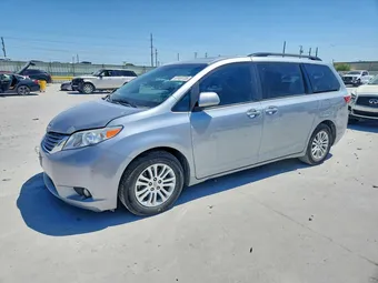 2016 Toyota Sienna 5TDYK3DC3GS762491