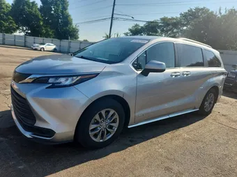 2021 Toyota Sienna 5TDKRKEC3MS073086