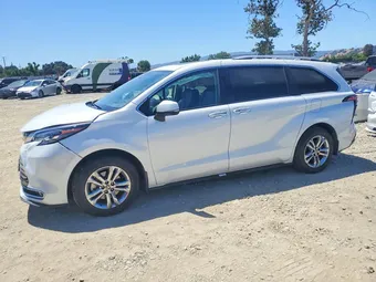 2024 Toyota Sienna 5TDESKFC5RS144375