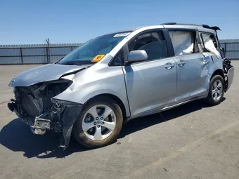 2015 Toyota Sienna 5TDKK3DC1FS621262