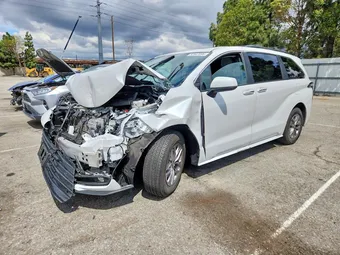 2025 Toyota Sienna 5TDJRKEC5SS247779