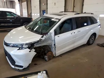2025 Toyota Sienna 5TDJSKFC1SS166684