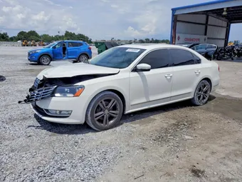 2015 Volkswagen Passat 1VWCV7A34FC029585