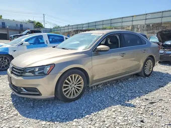2016 Volkswagen Passat 1VWBT7A36GC014458