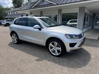 2017 Volkswagen Touareg WVGGF7BP8HD001557