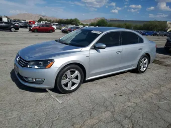 2015 Volkswagen Passat 1VWAS7A31FC120698