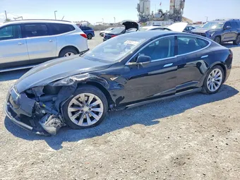 2016 Tesla Model S 5YJSA1E10GF129073