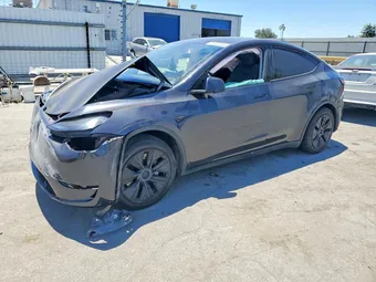 2025 Tesla Model Y 7SAYGDED7SF240686