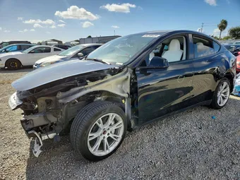 2023 Tesla Model Y 7SAYGAEE5PF808903