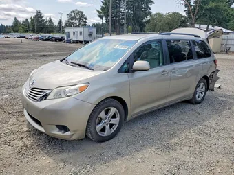 2017 Toyota Sienna 5TDKZ3DC2HS799745