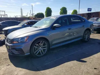 2018 Volkswagen Passat 1VWAA7A34JC032160