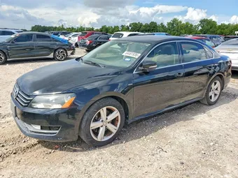 2015 Volkswagen Passat 1VWAS7A33FC121142