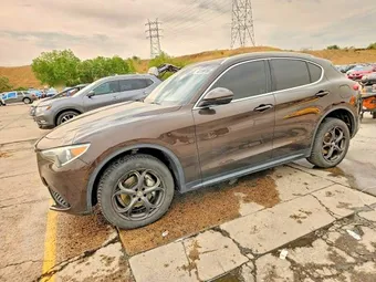 2018 Alfa Romeo ZASFAKAN1J7B69800