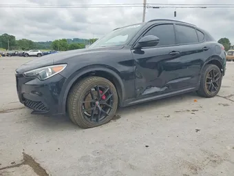 2018 Alfa Romeo ZASFAKPN6J7B81870