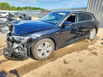 2019 Audi e-tron WA1LAAGE7KB011984