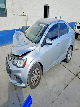 2018 Chevrolet Sonic 1G1JD5SG2J4137850