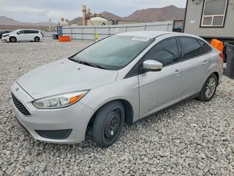 2015 Ford Focus 1FADP3F27FL220420