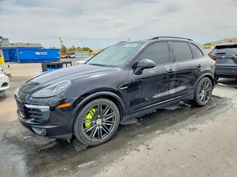 2017 Porsche Cayenne WP1AE2A20HLA70625