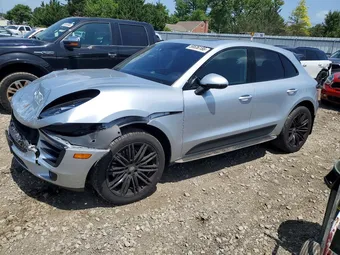 2018 Porsche Macan WP1AB2A54JLB35503