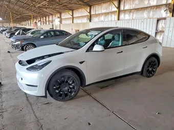 2024 Tesla Model Y 7SAYGDED1RF093999