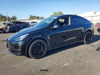 2021 Tesla Model Y 5YJYGDEEXMF272637