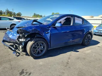 2024 Tesla Model Y 7SAYGDED1RF212151