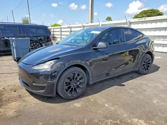 2022 Tesla Model Y 7SAYGDEE2NA006742