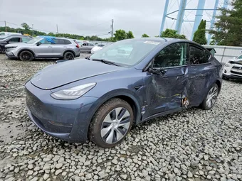 2020 Tesla Model Y 5YJYGDEE8LF031593