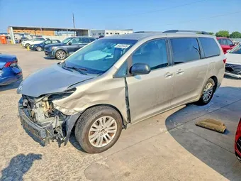2016 Toyota Sienna 5TDYK3DC6GS702513