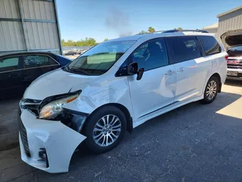 2018 Toyota Sienna 5TDYZ3DC0JS932776