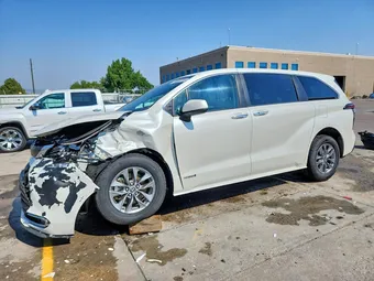 2021 Toyota Sienna 5TDYRKEC1MS044115