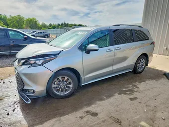 2024 Toyota Sienna 5TDYSKFC0RS118697