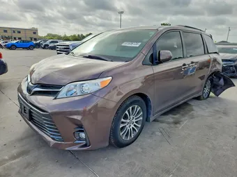 2019 Toyota Sienna 5TDYZ3DC2KS976750