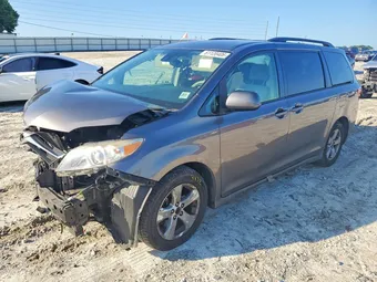 2018 Toyota Sienna 5TDKZ3DCXJS953253