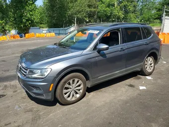 2018 Volkswagen Tiguan 3VV3B7AX6JM131767