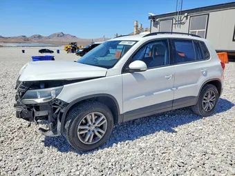 2017 Volkswagen Tiguan WVGAV7AX3HK033371