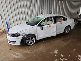 2015 Volkswagen Passat 1VWBS7A34FC023662