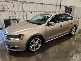 2015 Volkswagen Passat 1VWCS7A32FC075229