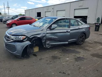 2024 Volkswagen Jetta 3VW7M7BU8RM016935