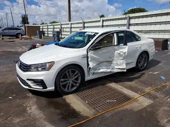 2017 Volkswagen Passat 1VWDT7A34HC039255
