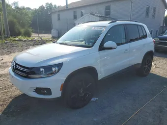 2017 Volkswagen Tiguan WVGBV7AX2HK049114