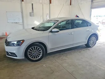 2017 Volkswagen Passat 1VWBT7A30HC012075