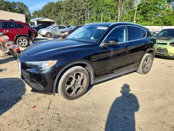 2018 Alfa Romeo ZASFAKAN0J7B70291