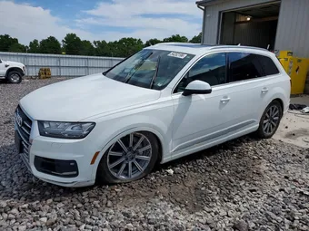 2019 Audi Q7 WA1LAAF77KD000359
