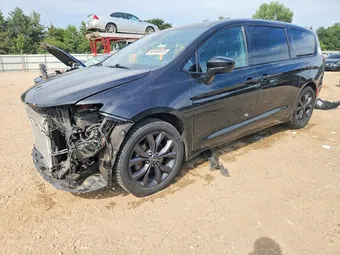 2019 Chrysler Pacifica 2C4RC1FGXKR742035